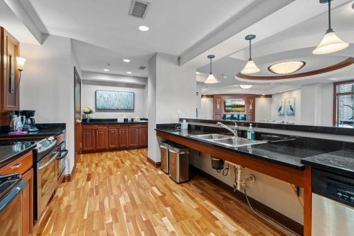 408 Parkers Lake Road, 206, Wayzata, MN 55391