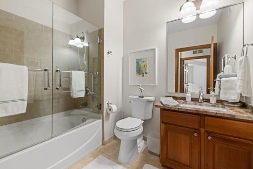 408 Parkers Lake Road, 206, Wayzata, MN 55391