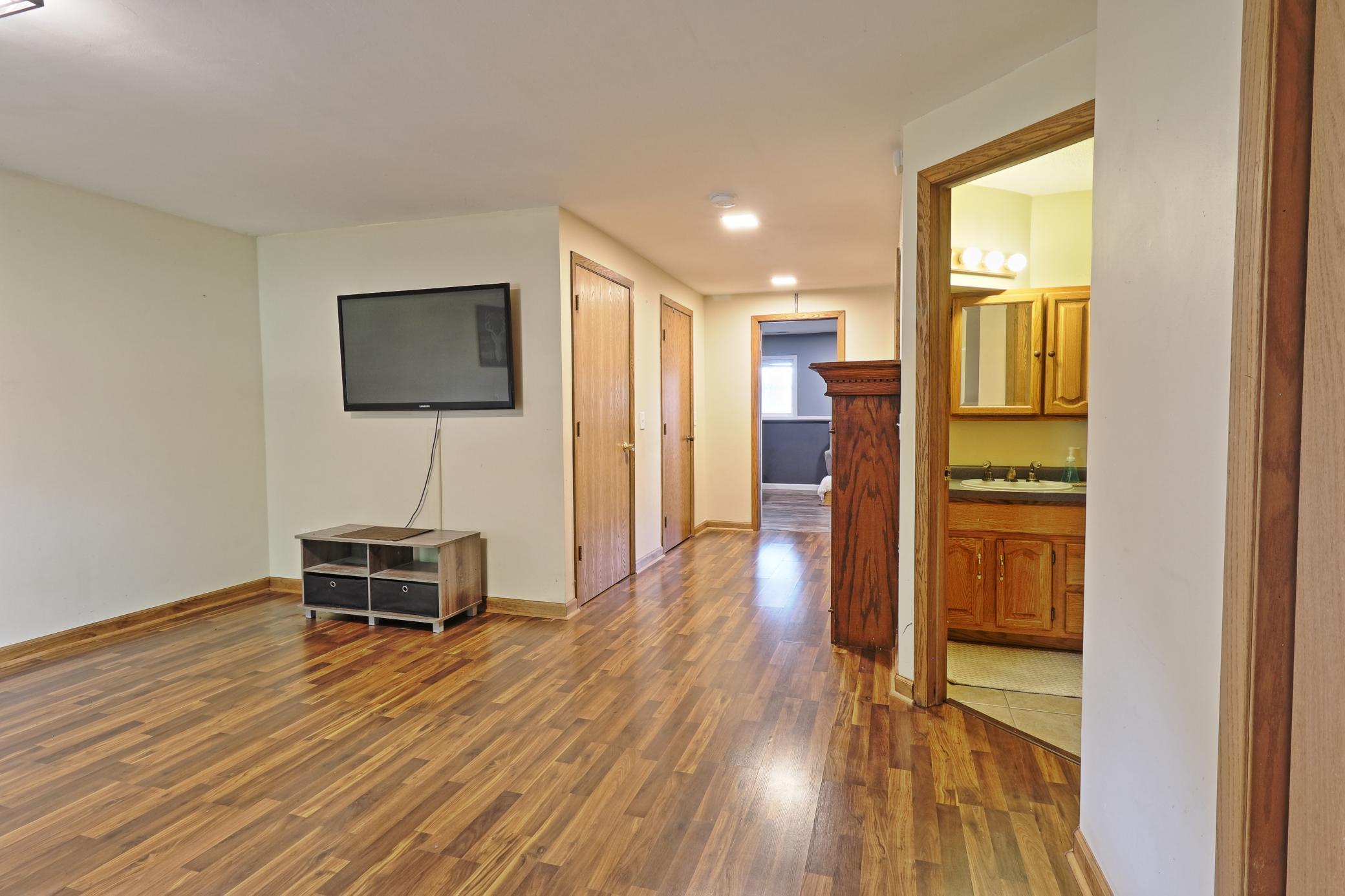 19 Family room.JPG