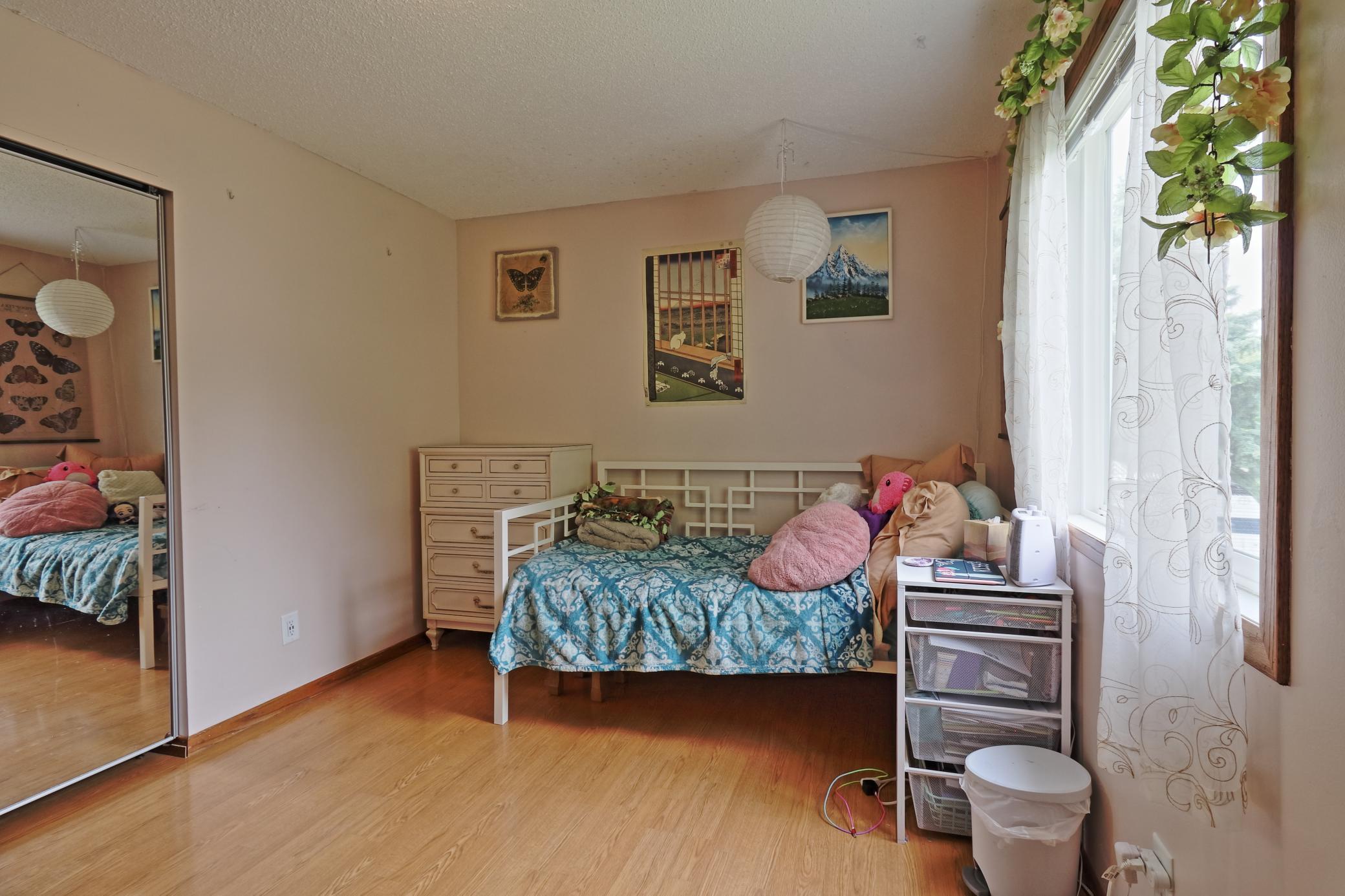 14 Bed 2.JPG