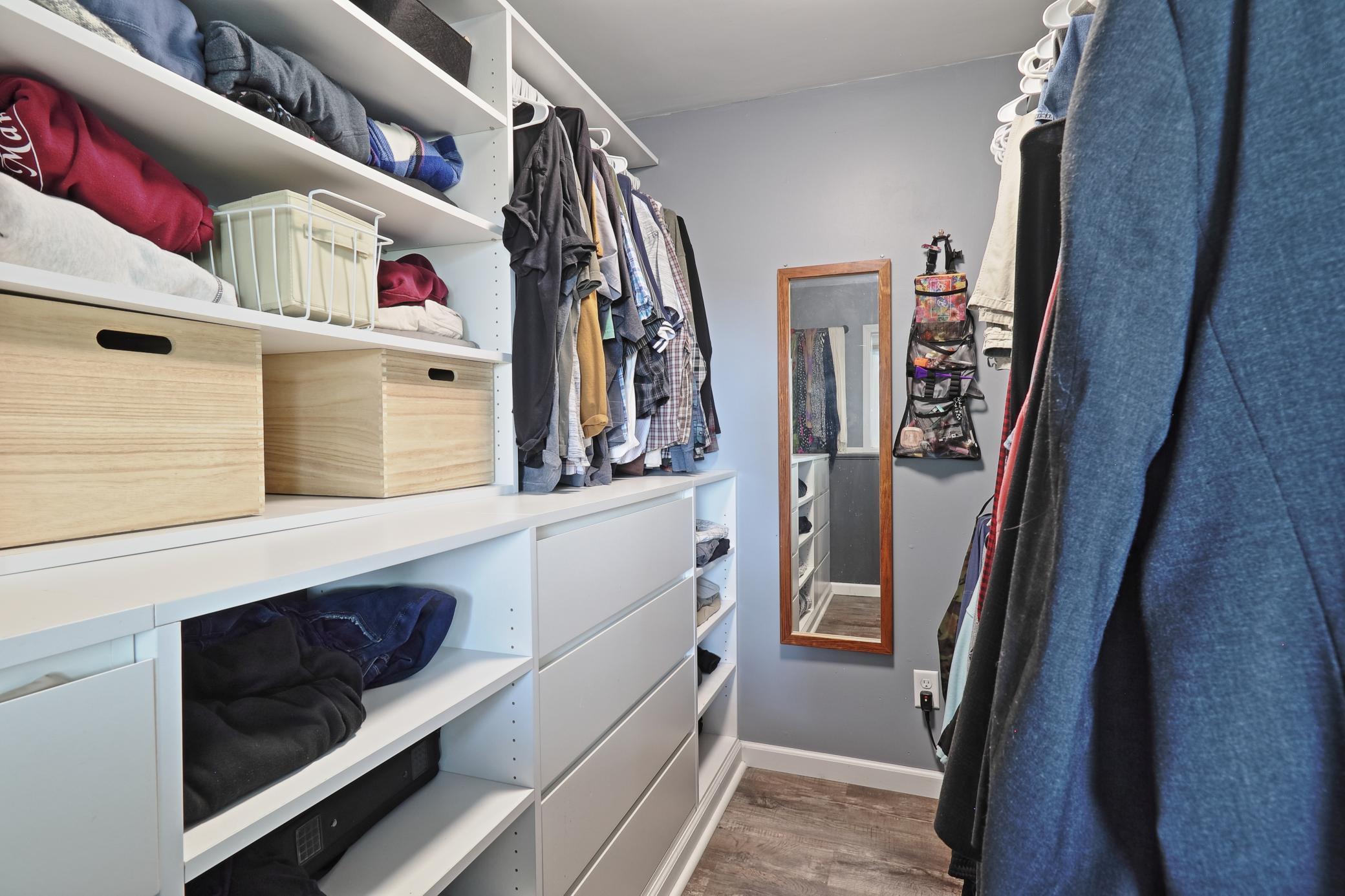 25 Master closet.JPG
