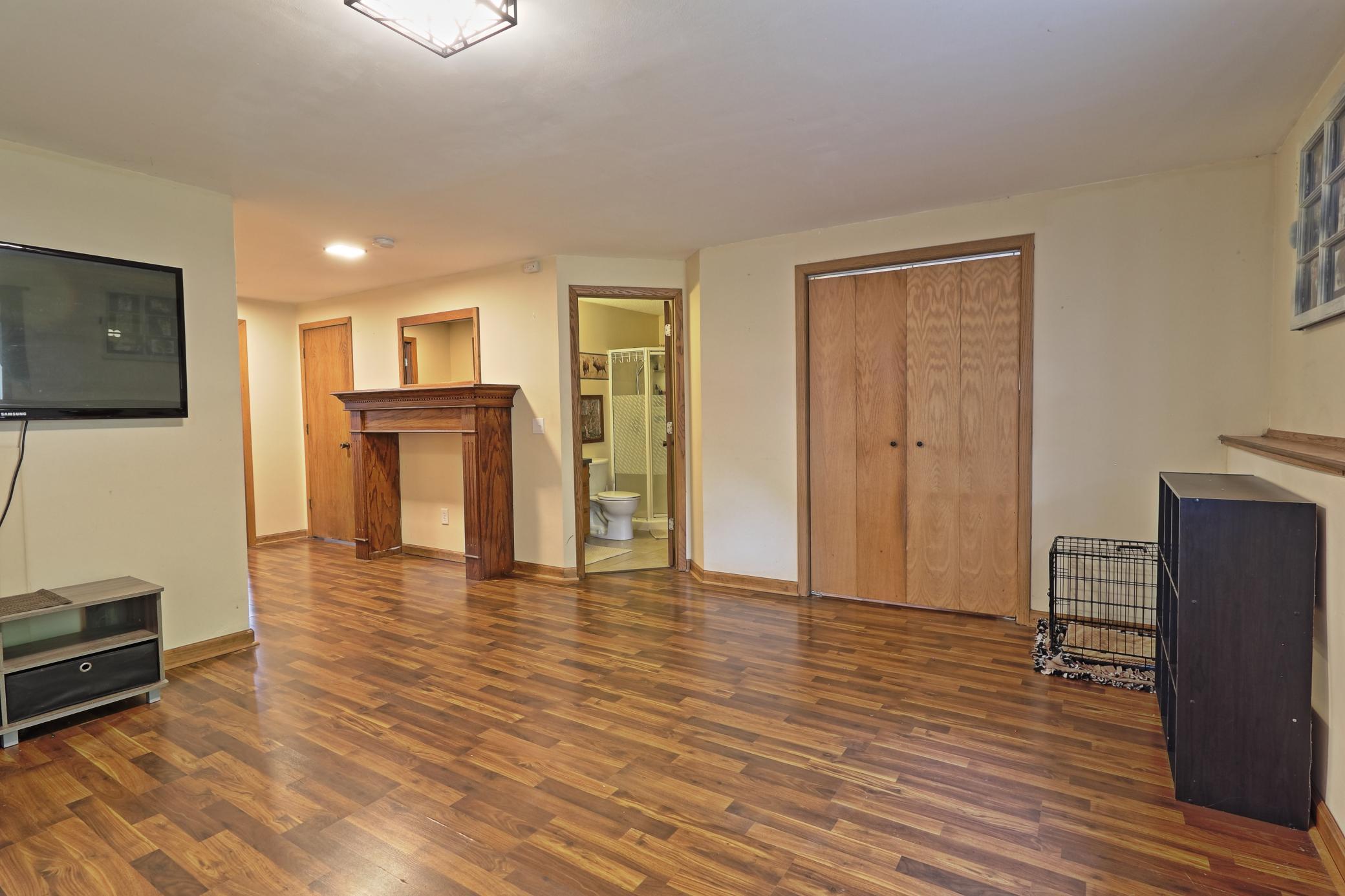 20 Family room.JPG
