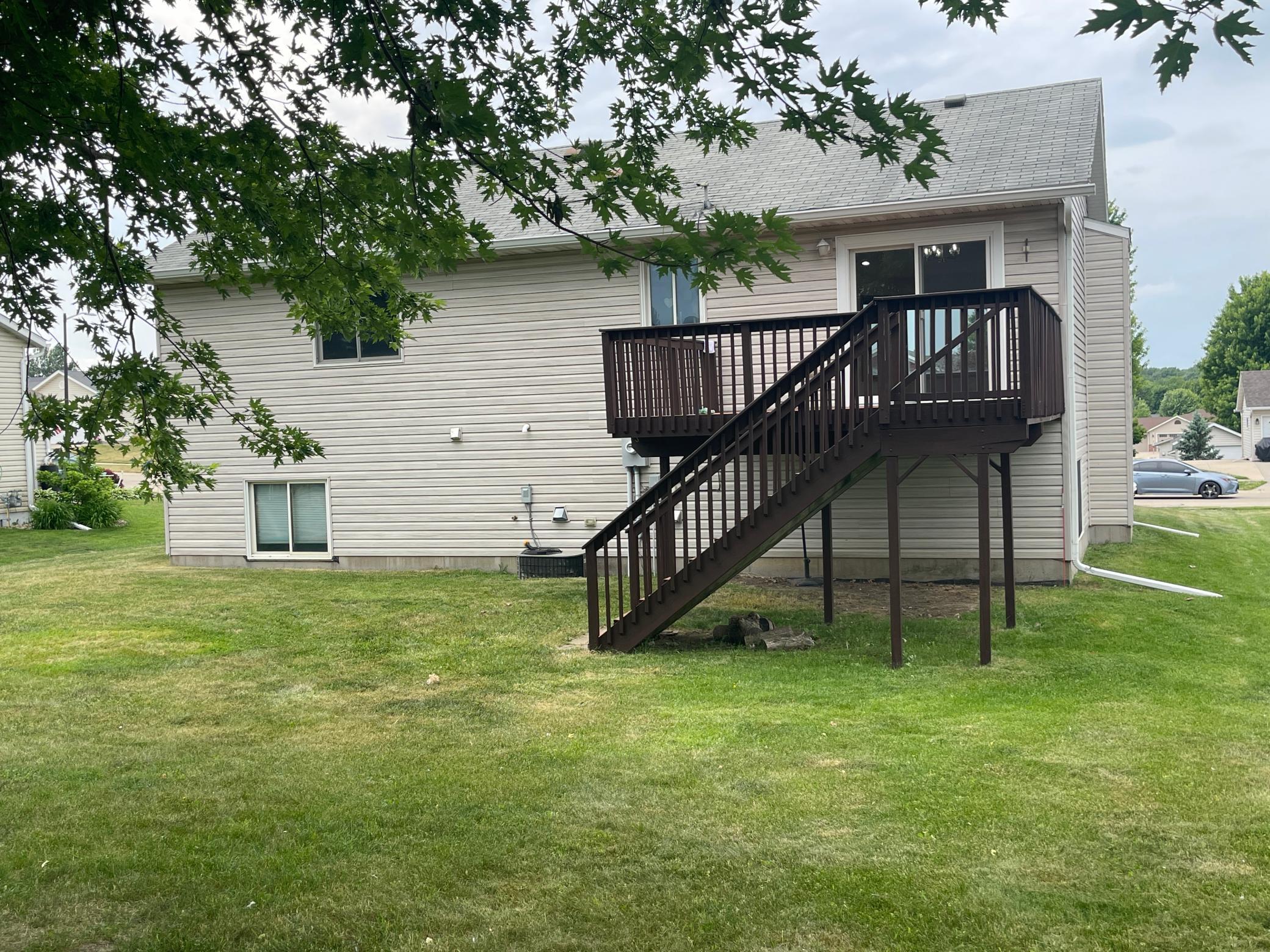 NICE SIZE DECK ON EAST SIDE OF HOUSE
