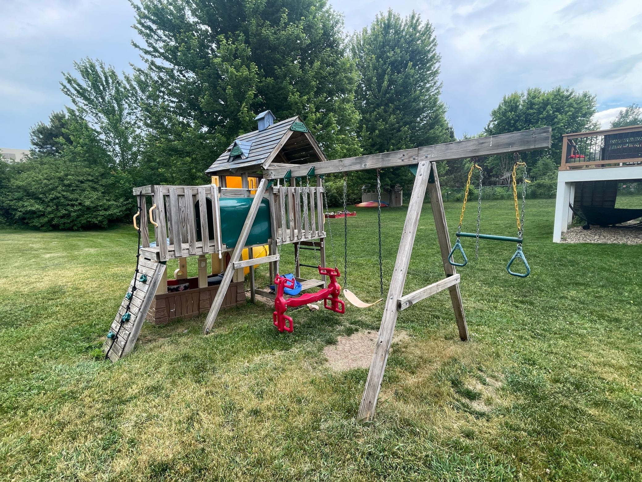 PLAY SET STAYS