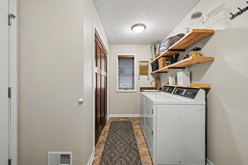 11477 Killarney Drive, Chisago City, MN 55013