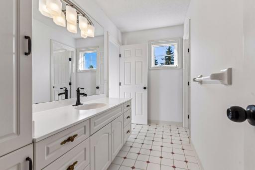 31 Scotch Pine Road, North Oaks, MN 55127