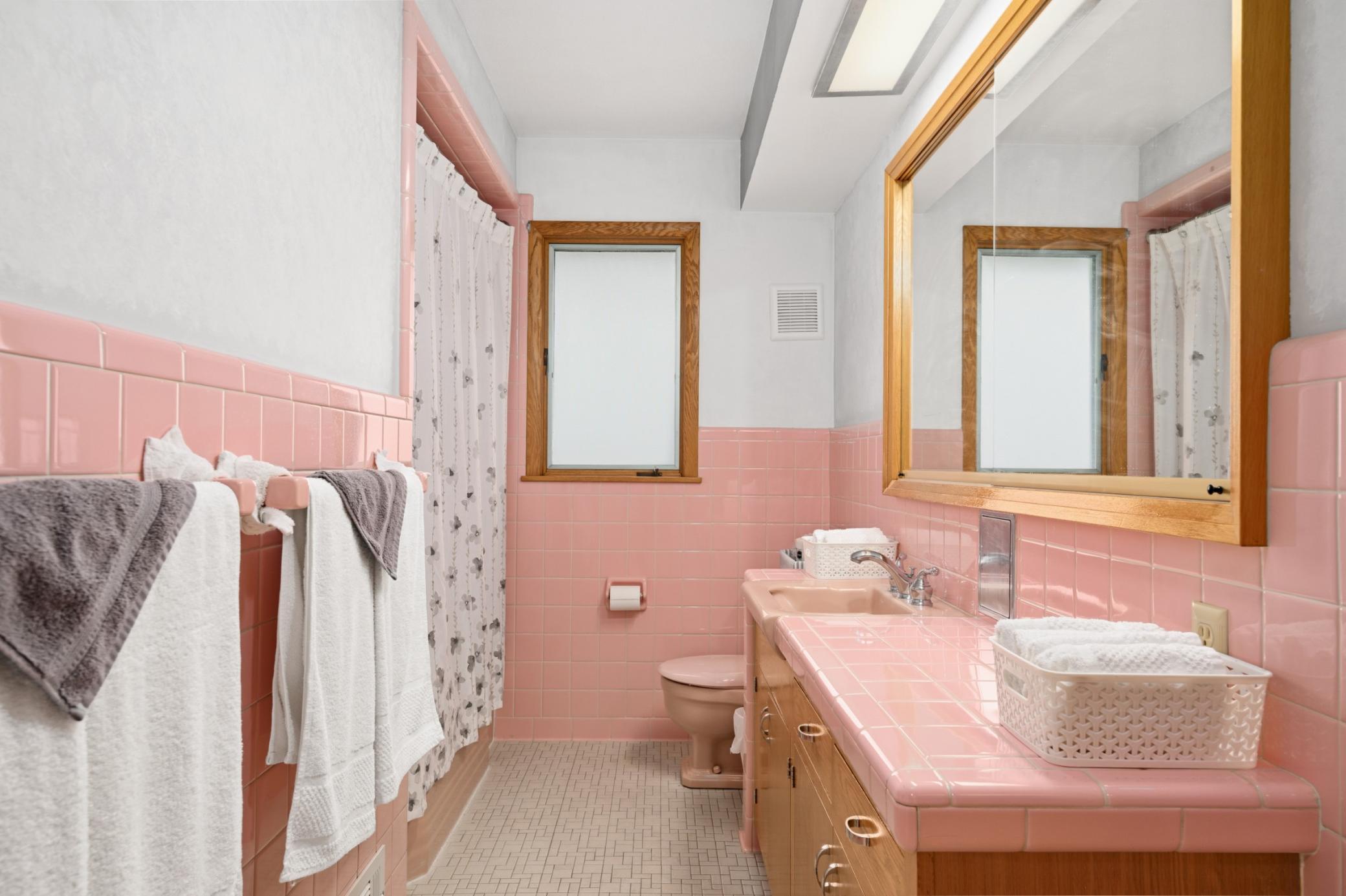 Main Floor Bathroom 1