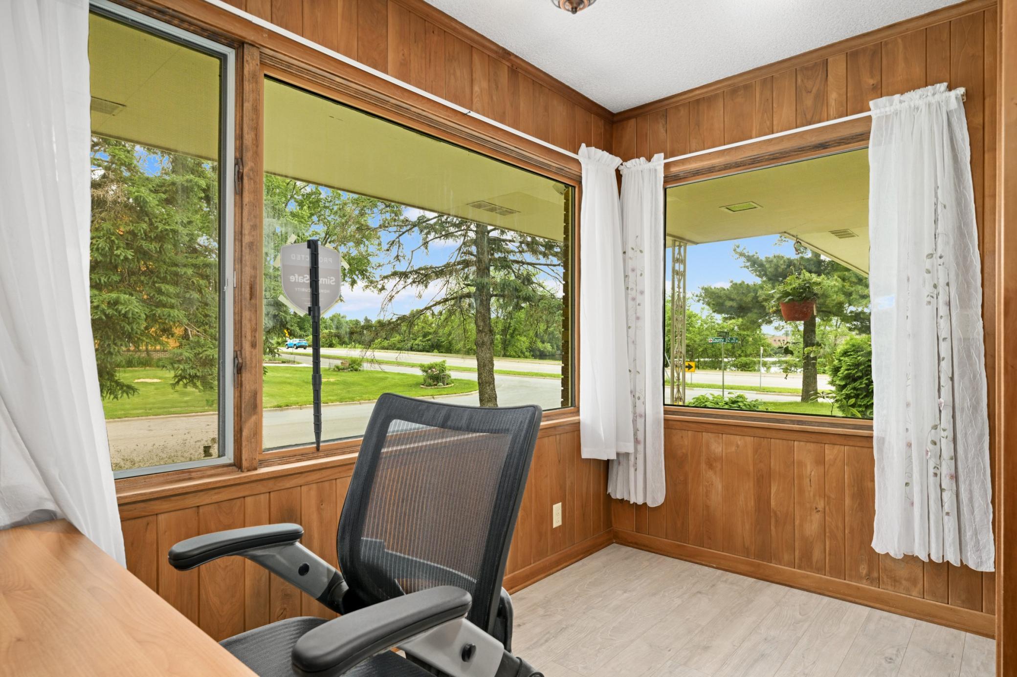 Window-istic Office!