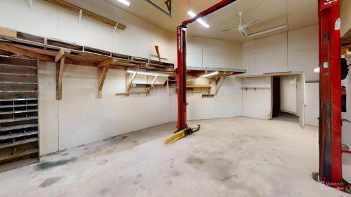 27352-Garage-Defurnished.jpg