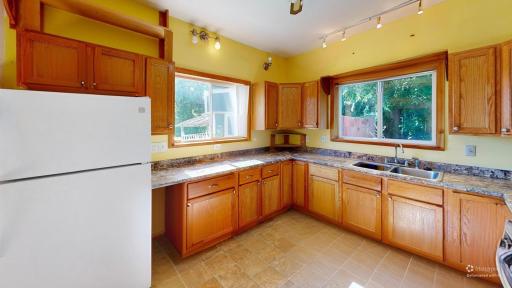 27352-Kitchen-Defurnished 1.jpg