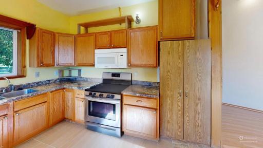 27352-Kitchen-Defurnished.jpg