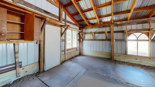 27352-Garage-Defurnished 1.jpg