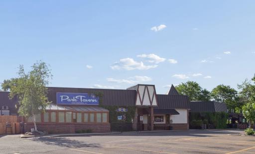 Steps to Park Tavern and nearby shops, dining and entertainment