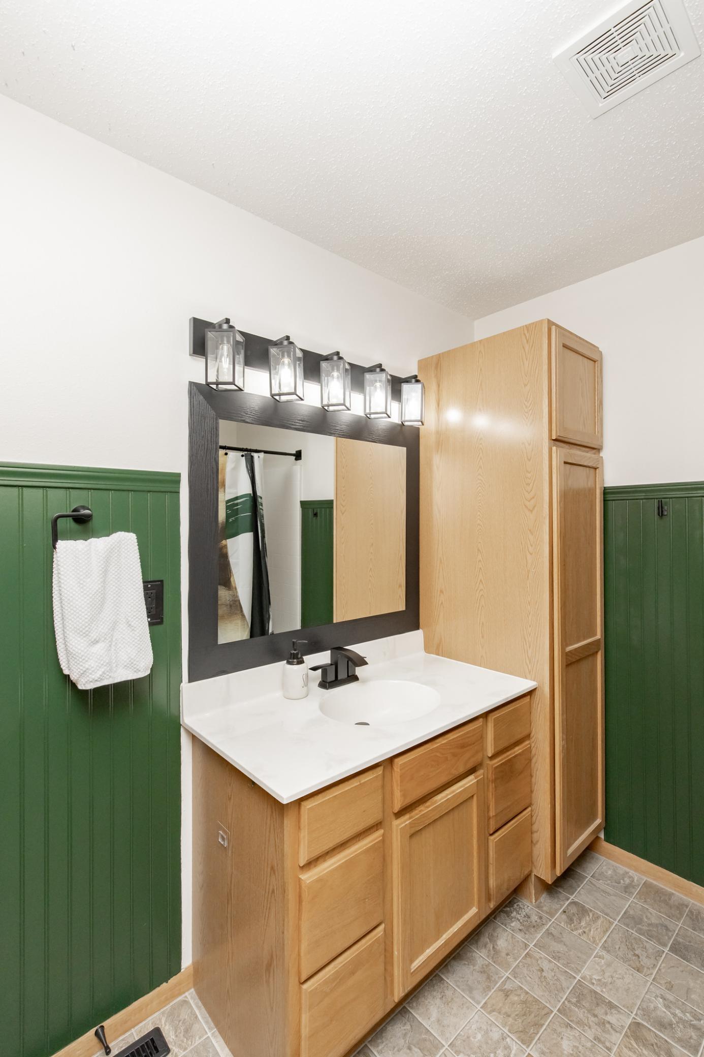 Primary Bathroom - Full - Hollywood