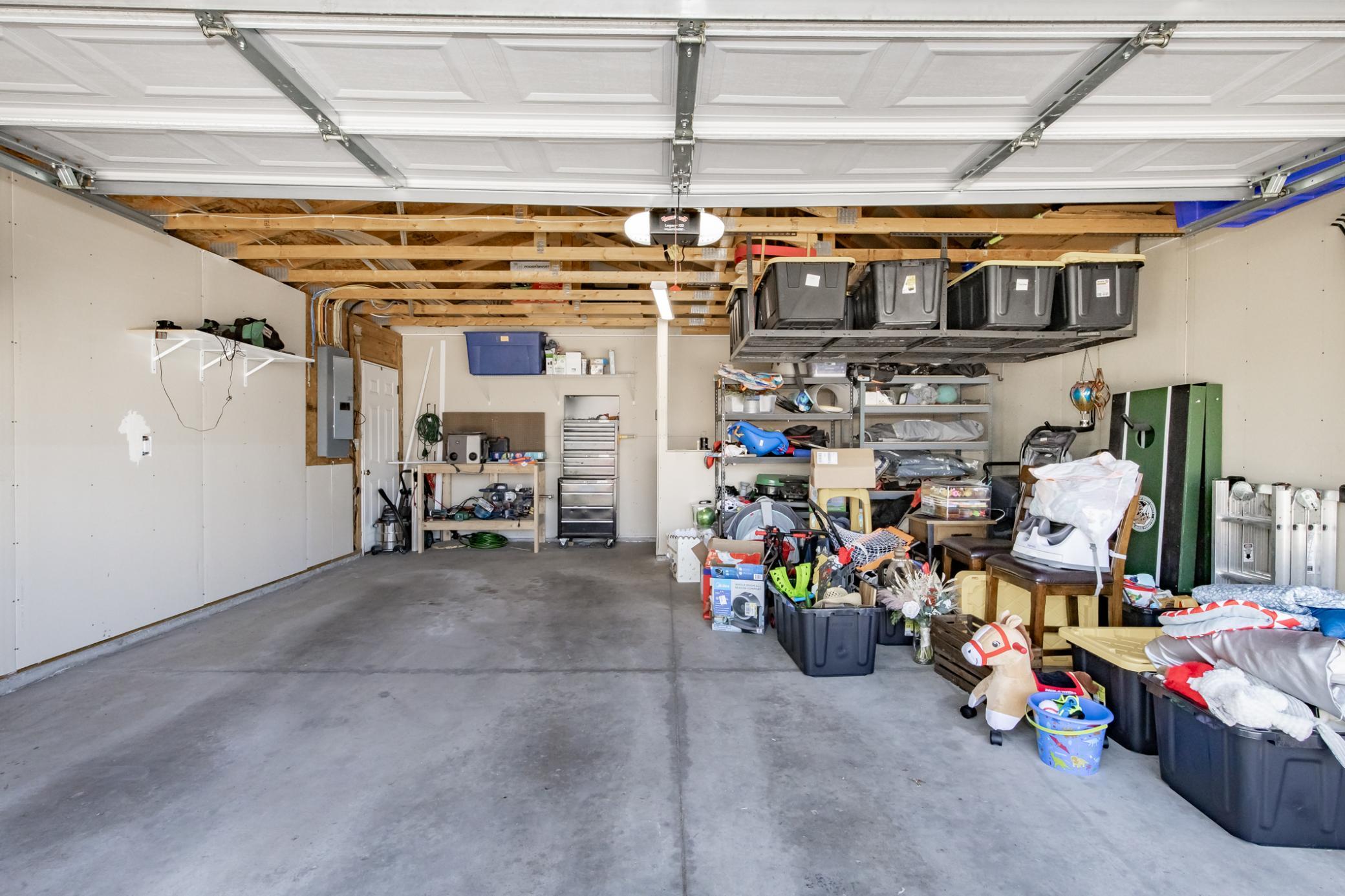 Garage w/ built-in storage