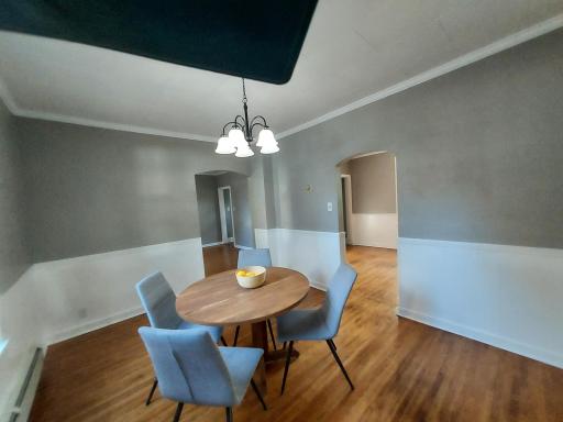 Dining room - A BIG table would fit here tooQ