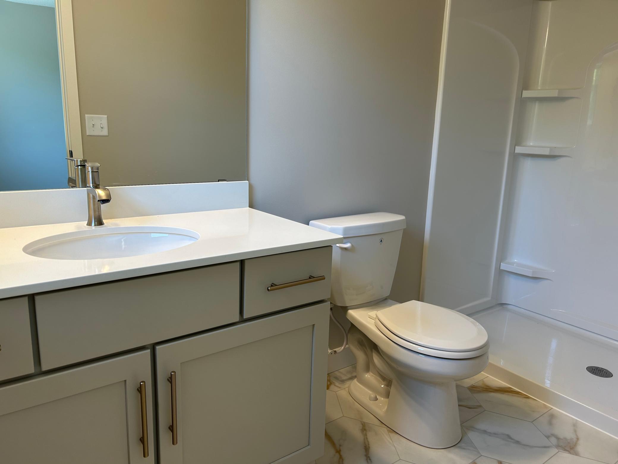 Junior suite bath