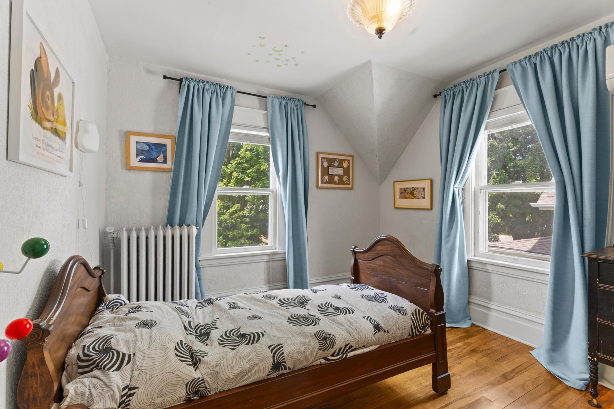 Second upper level bedroom.