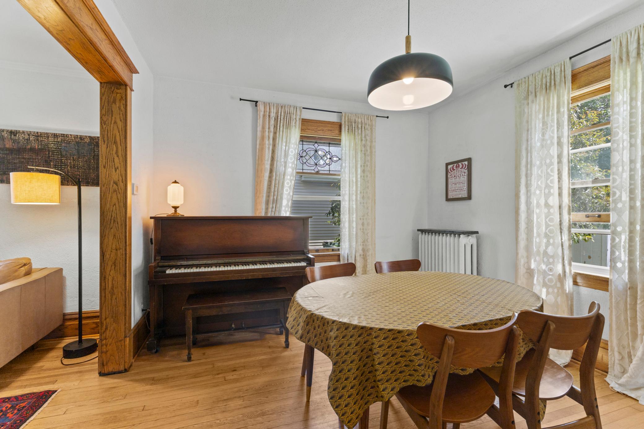 Spacious dining room with so much light & more beautiful leaded glass!