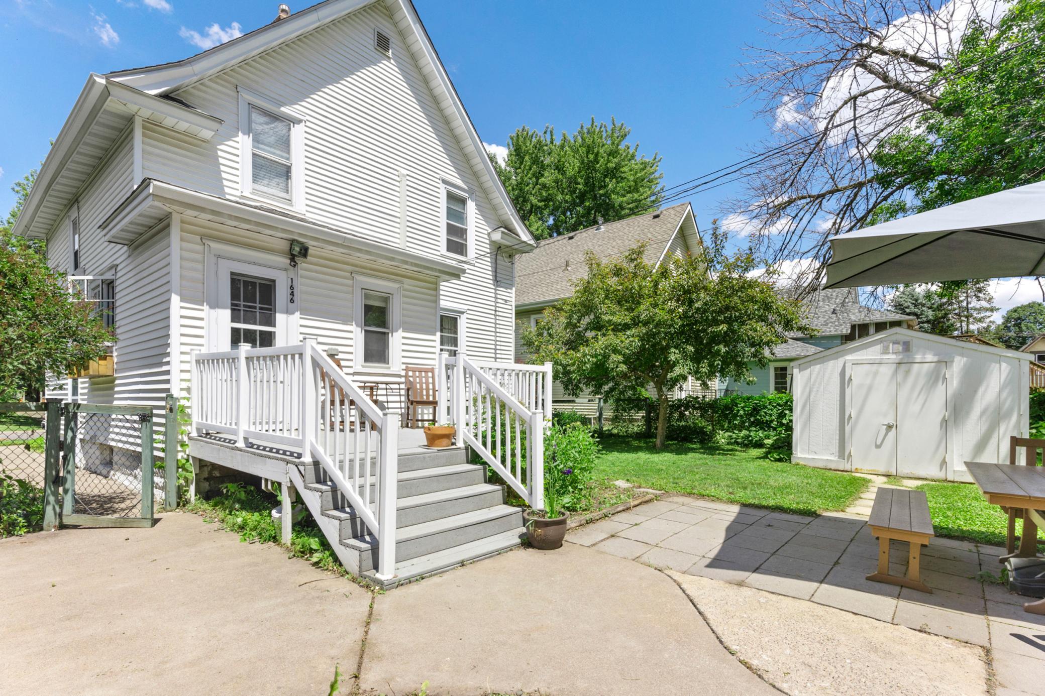 Large patio & deck areas.