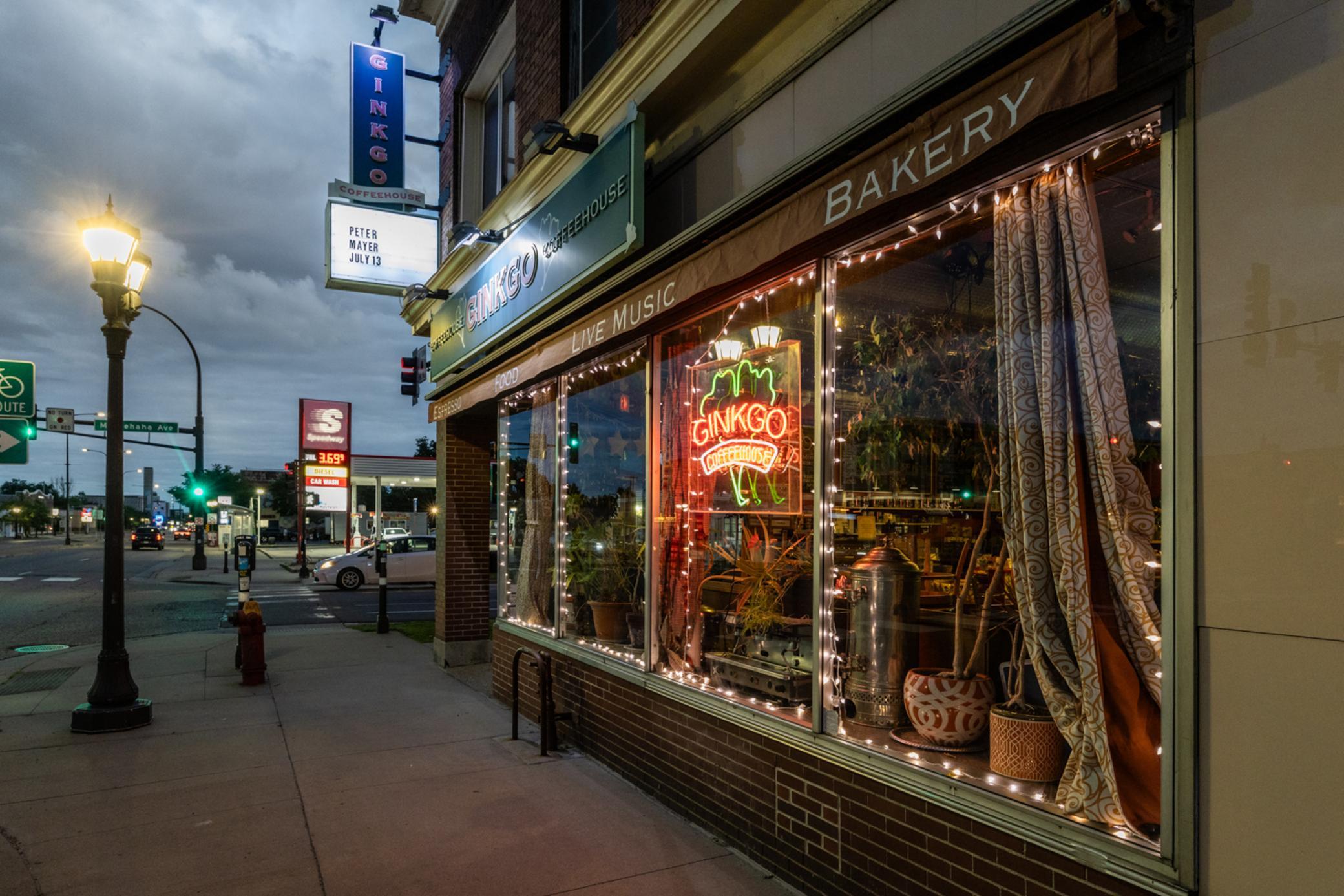 Great walkability to a fantastic local coffee shop.