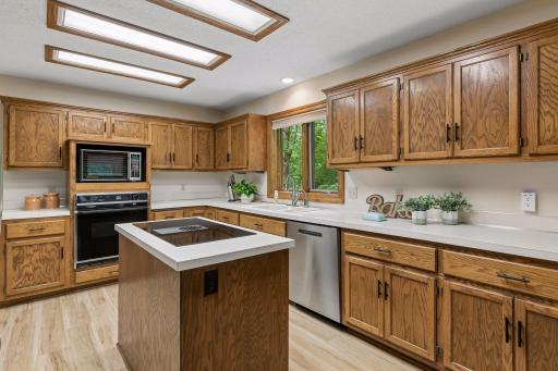 Center island w/ cooktop & thoughtful kitchen layout!