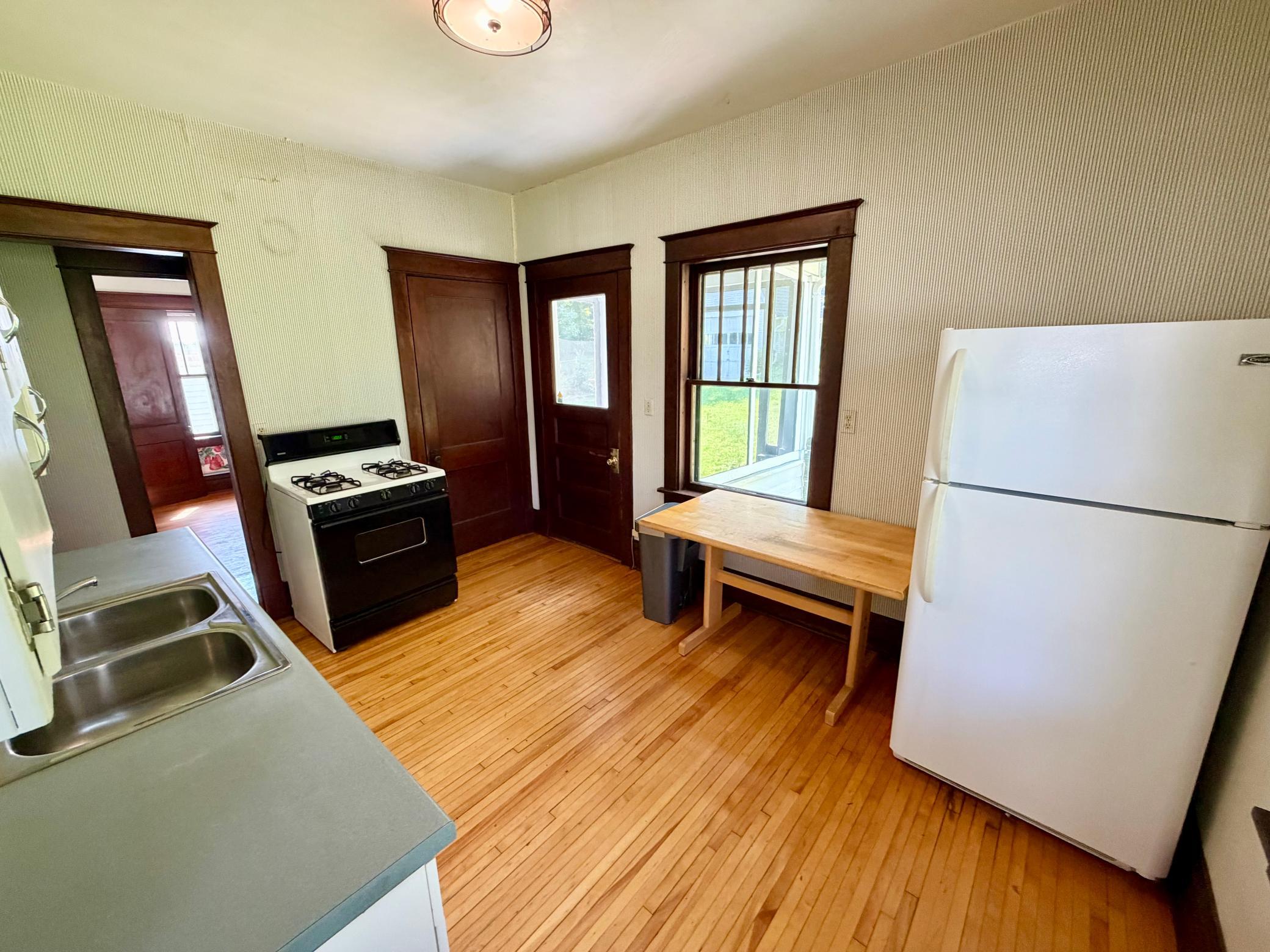 Kitchen / Wood Floors