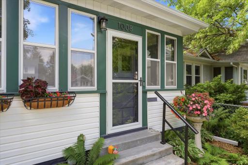 1008 Charles Avenue, Saint Paul, MN 55104