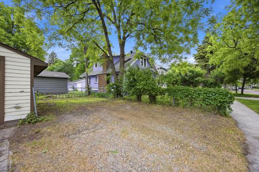 1124 University Drive S, Fargo, ND 58103