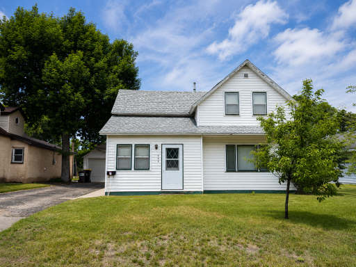 535 1st Avenue N, Perham, MN 56573