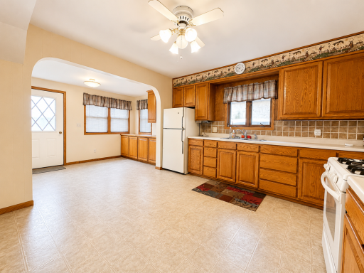 535 1st Avenue N, Perham, MN 56573
