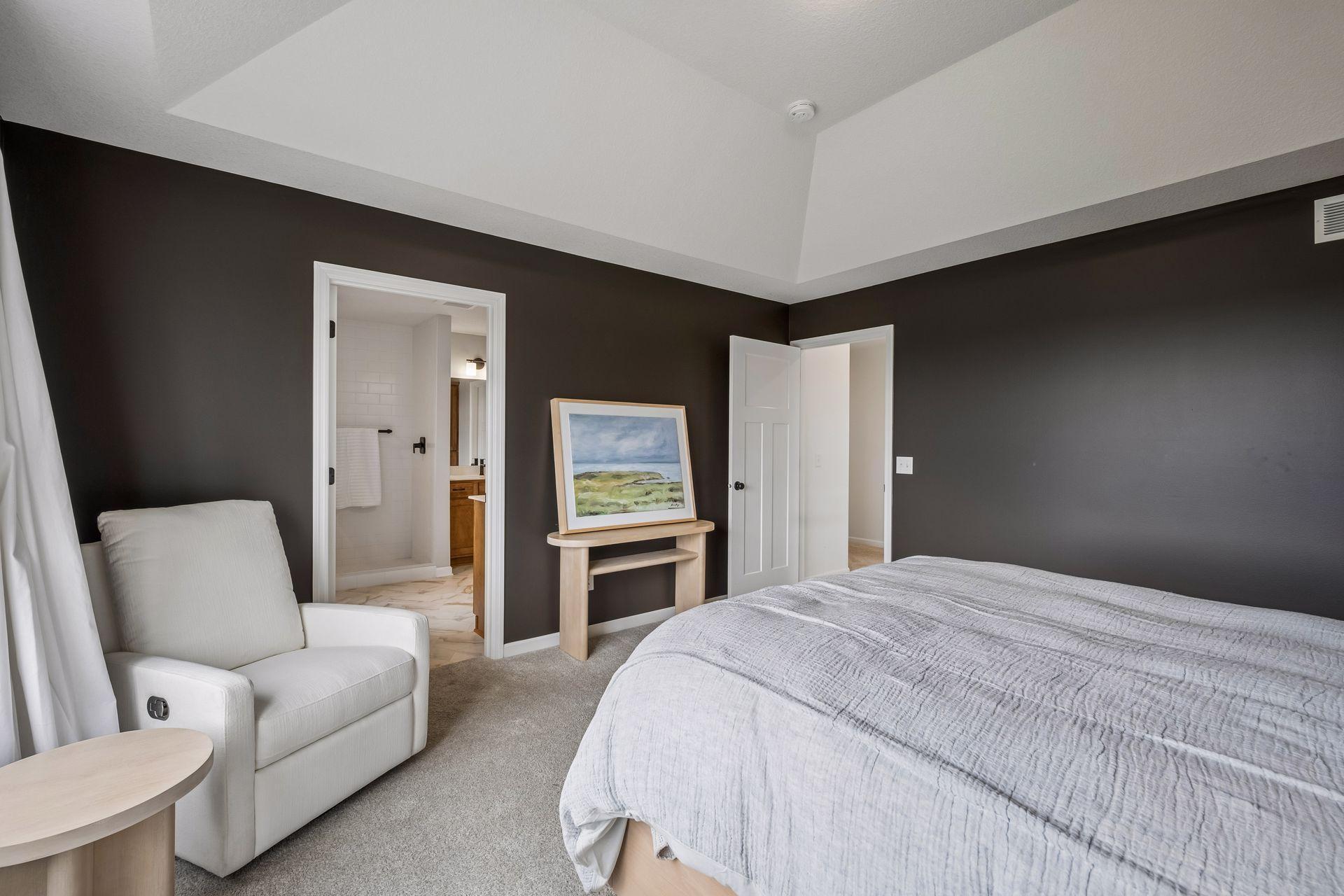 Primary Bedroom w/ Walk-in Closet & 3/4 Bath Ensuite
