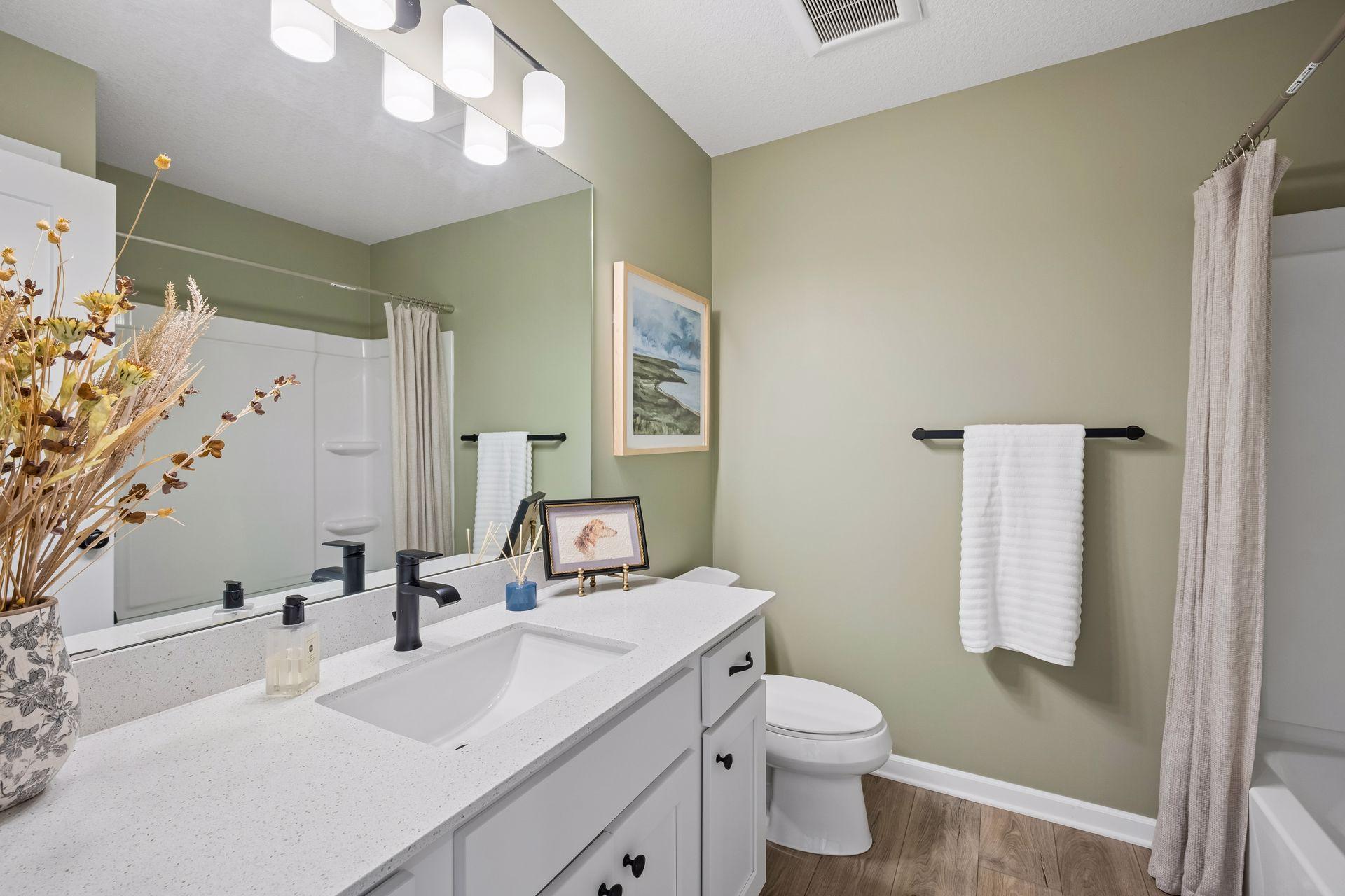 Full Hallway Bath - Upper Level