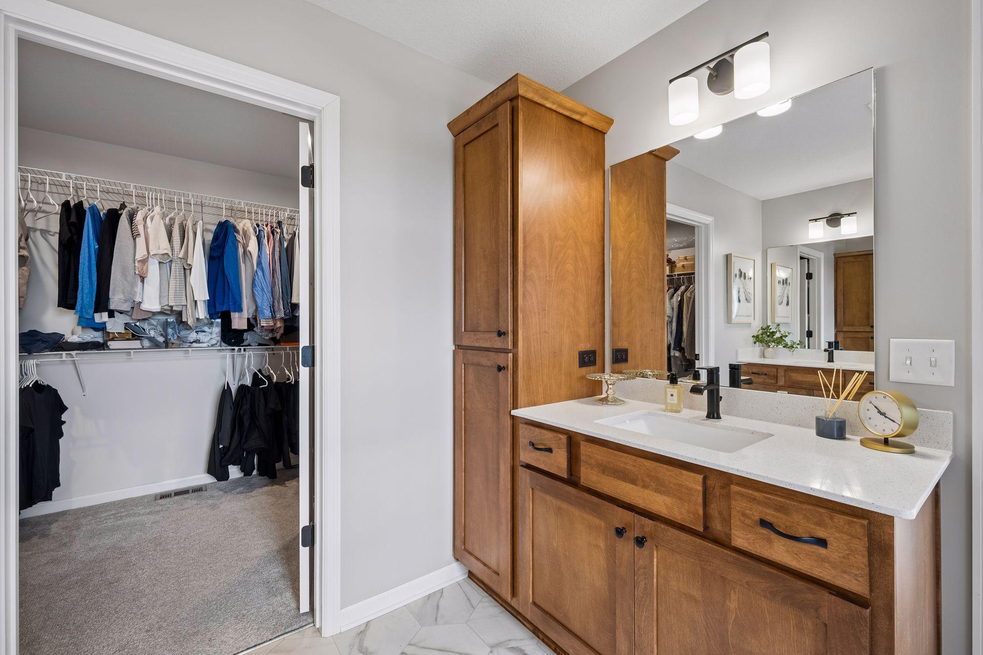 Primary 3/4 Bath Ensuite & Walk-in Closet