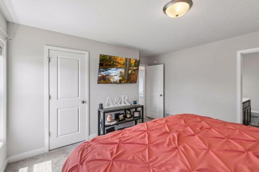 Primary Bedroom w/ Walk-in Closet & 3/4 Bath Ensuite