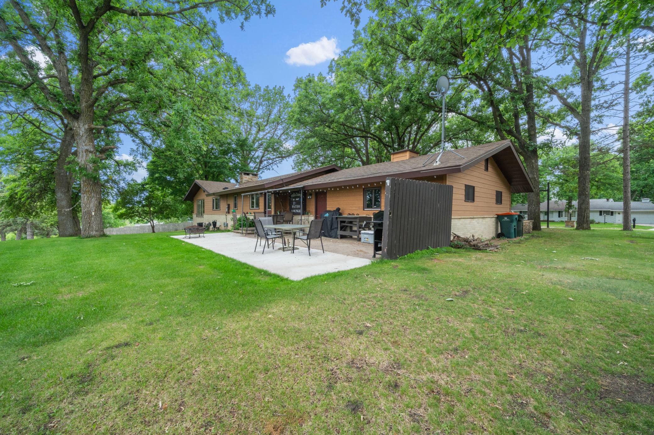 Splended area for a get together or Bar-B-Q.JPG