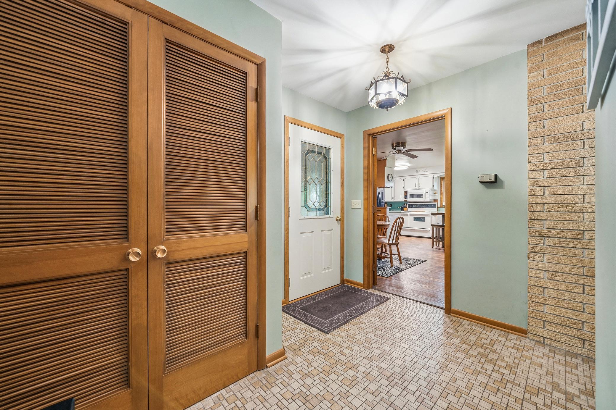 Main Entry W Large Closet.JPG