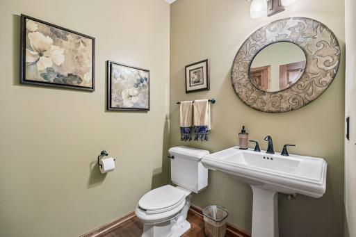 18464 Farmstead Circle, Eden Prairie, MN 55347