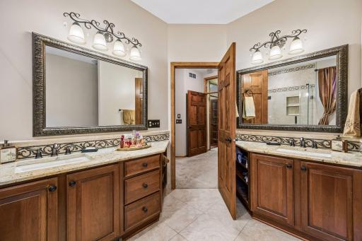 18464 Farmstead Circle, Eden Prairie, MN 55347