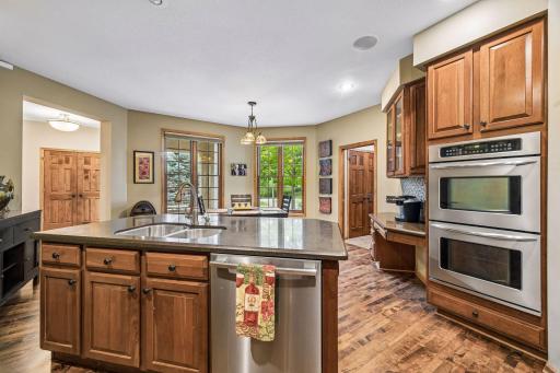 18464 Farmstead Circle, Eden Prairie, MN 55347