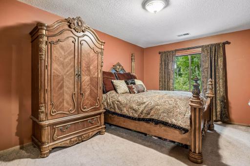 18464 Farmstead Circle, Eden Prairie, MN 55347