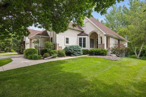 Stunning Detached Executive Townhome in Eden Prairie, MN