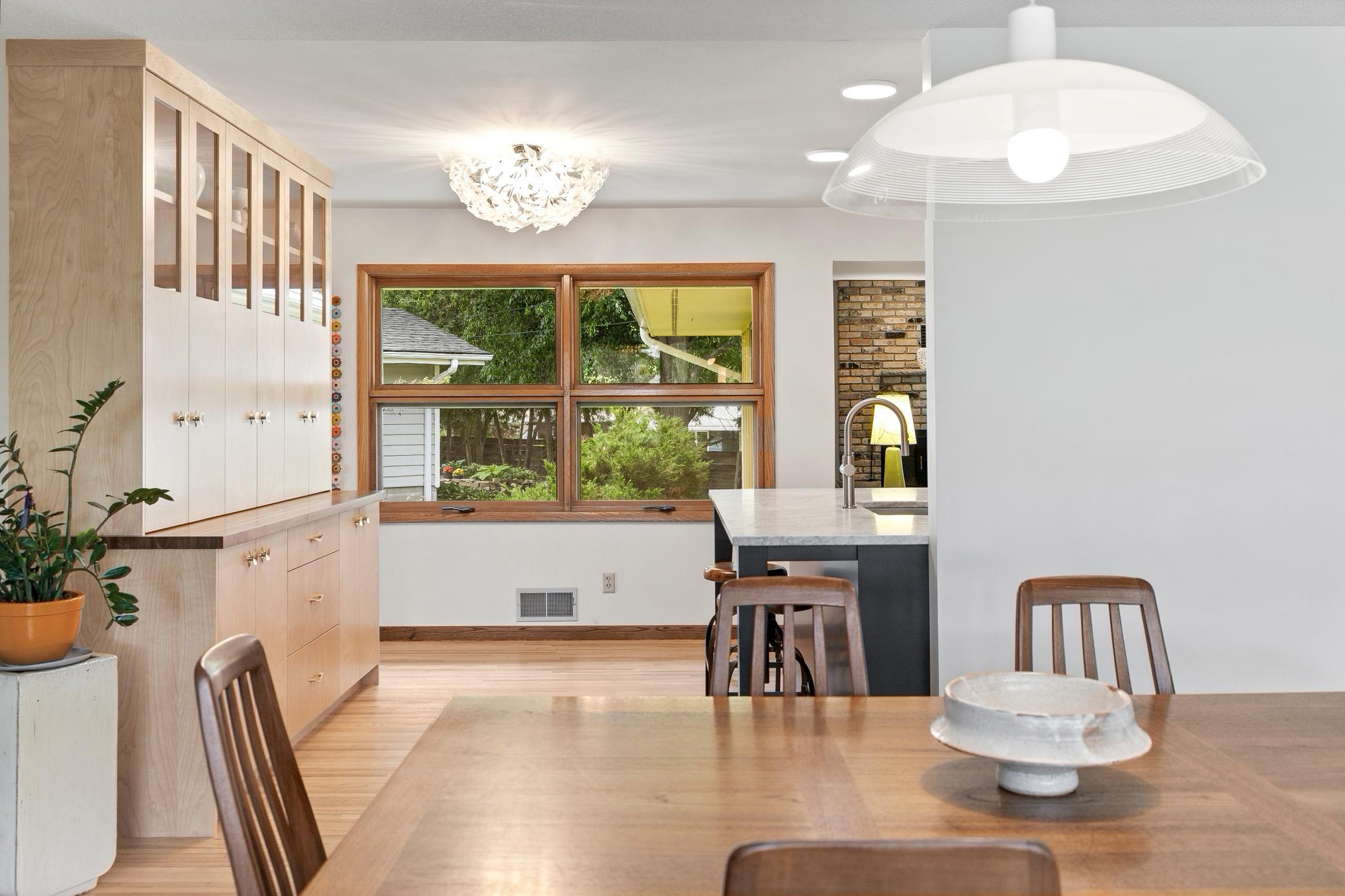 Dining to kitchen tight.JPG