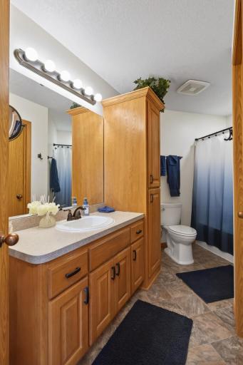 38272 Explorer Circle, North Branch, MN 55056