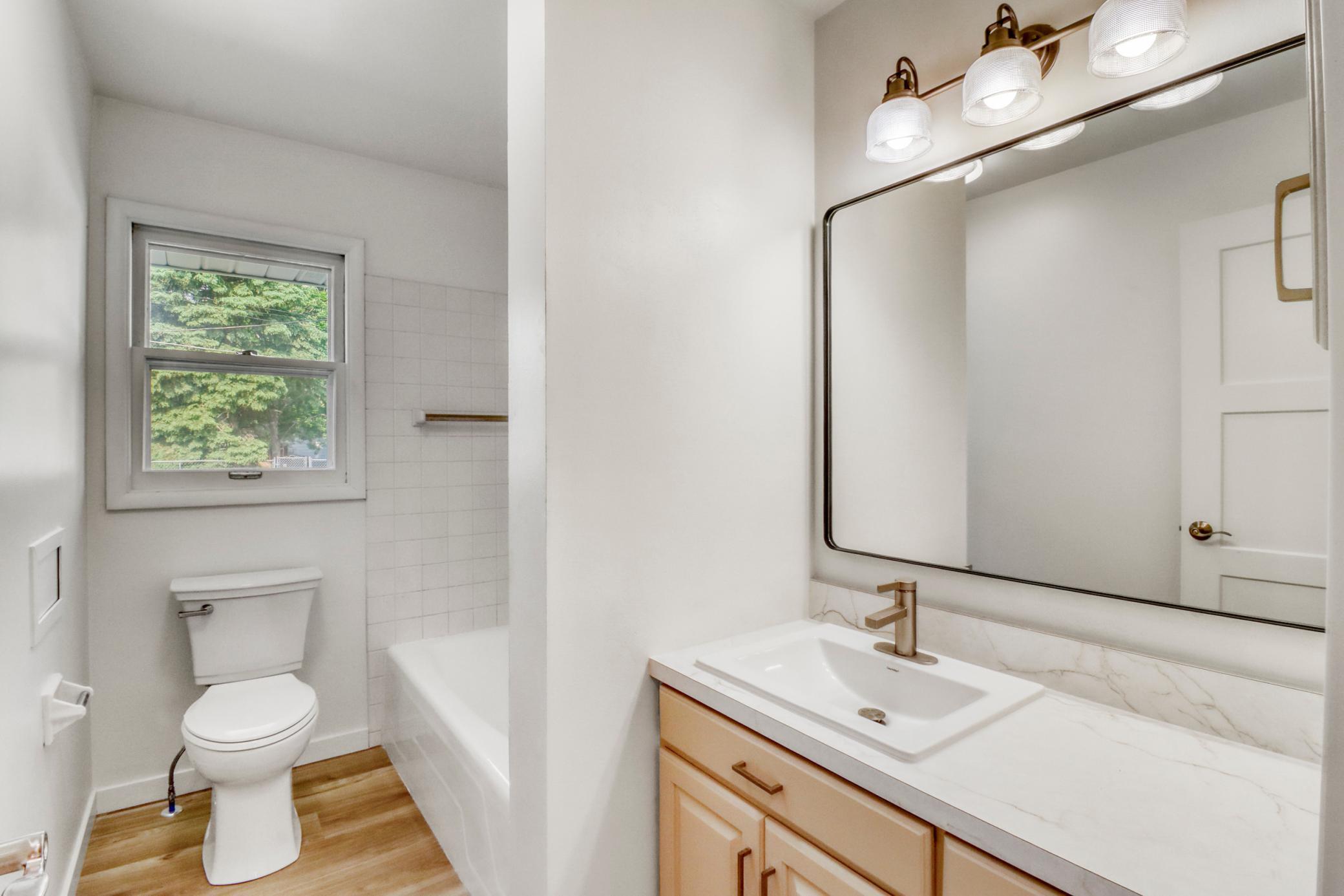 Bathroom1_1-3264.JPG