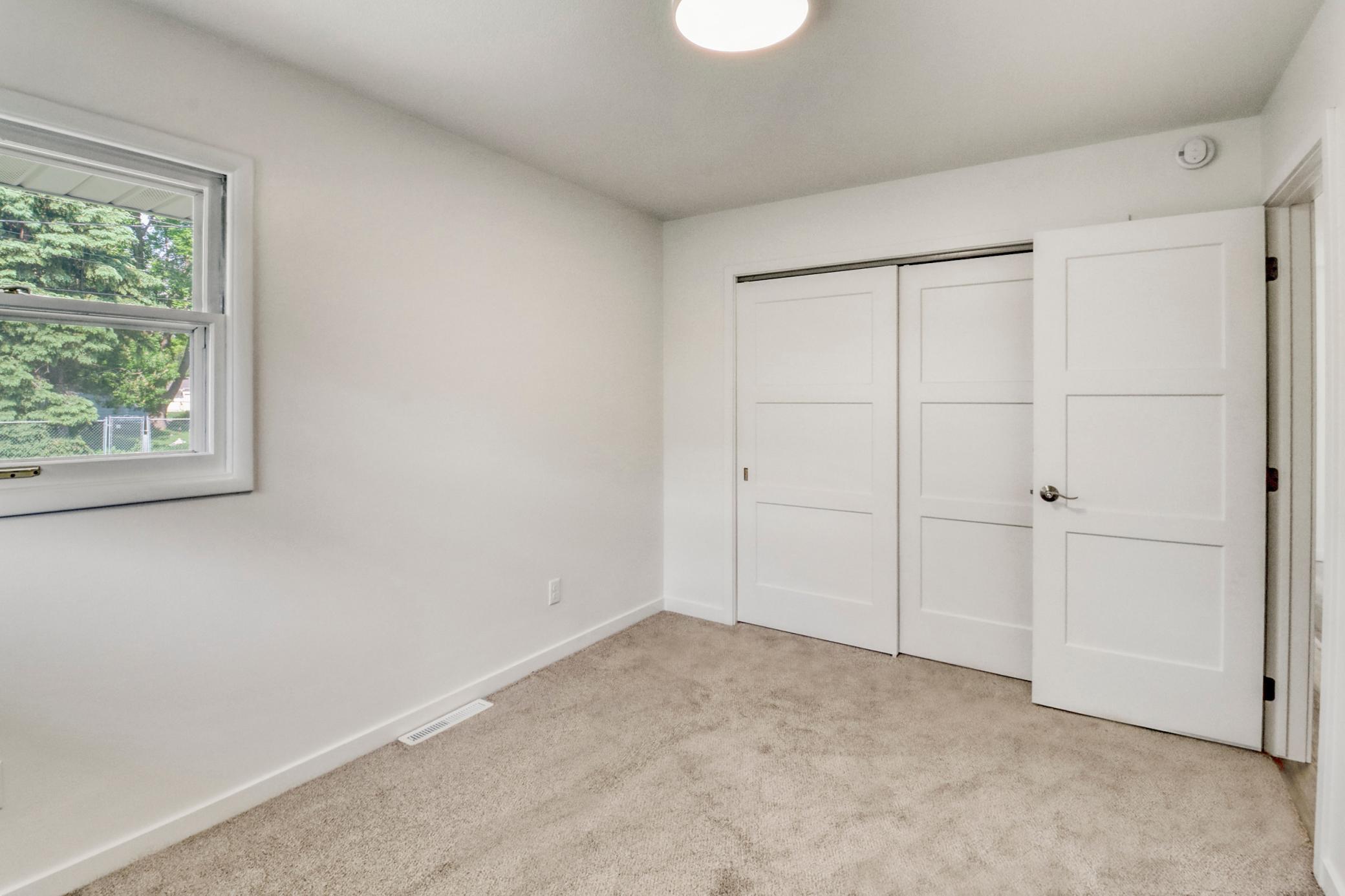 Bedroom2_2-3264.JPG