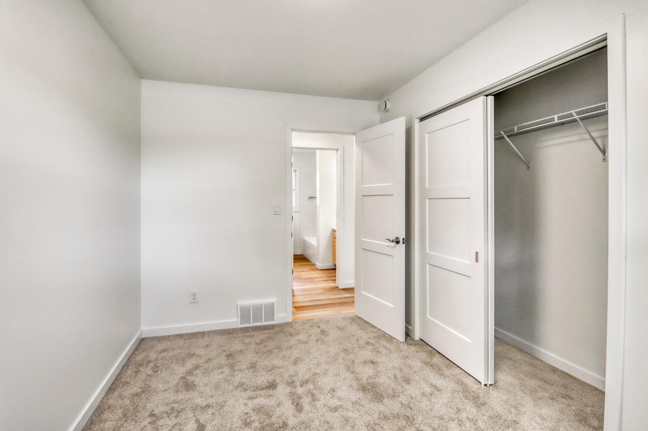 Bedroom3_3-3264.JPG