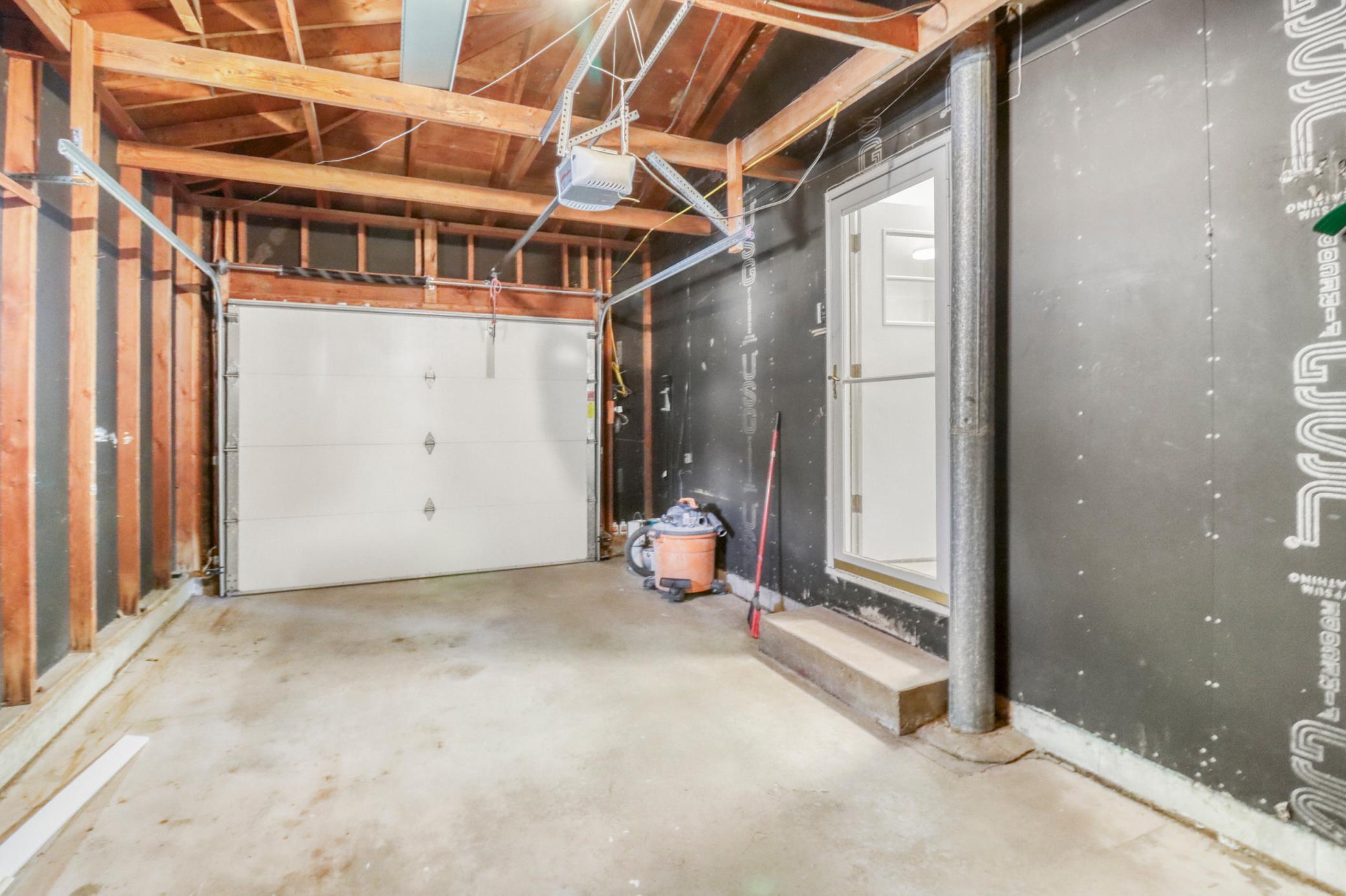 Garage1_1-3264.JPG