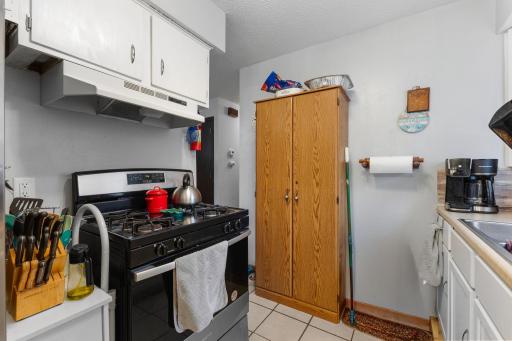 A functional layout for everyday cooking.