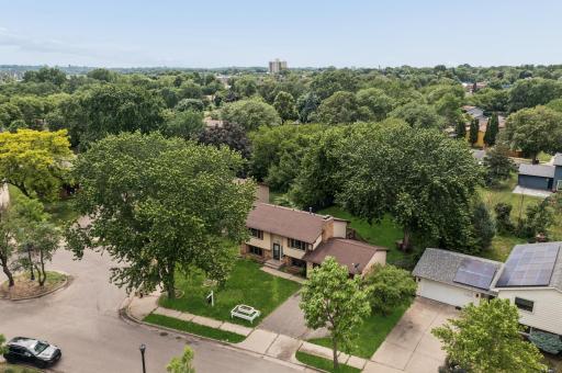 1613 Lyn Curve Avenue N, Minneapolis, MN 55411